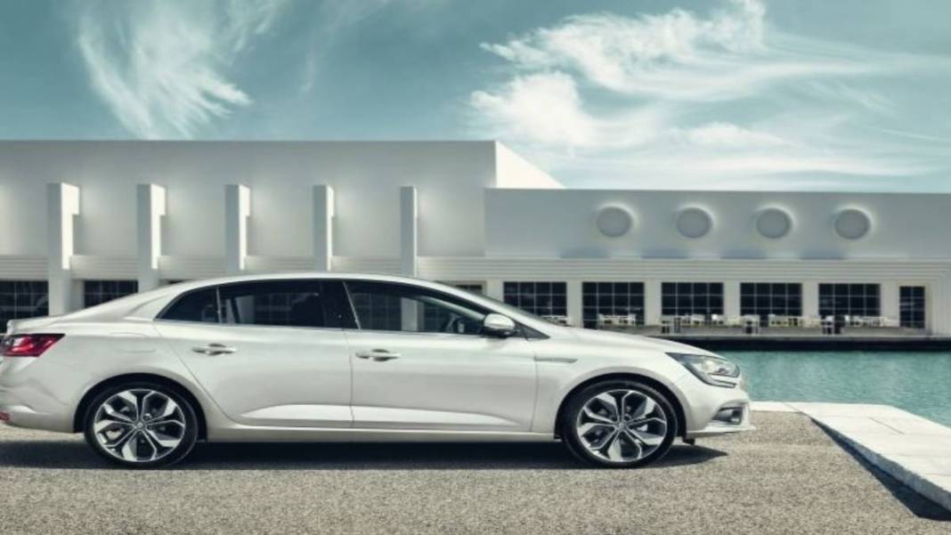 Renault Megane parası olmayana bile otomobil aldıracak! İşte Eylül ayına  özel kampanyalı fiyatlar 4